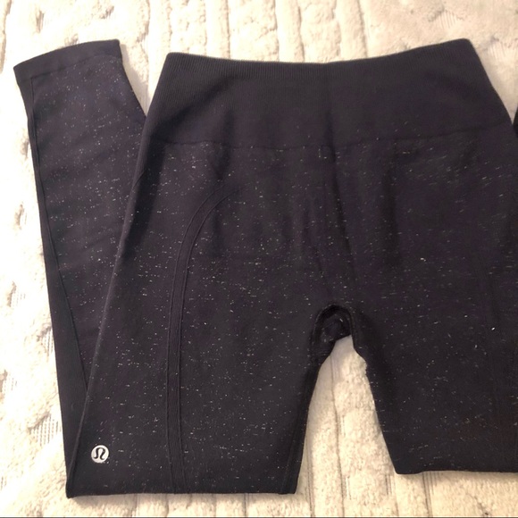 Lululemon Free To Flow 7/8 Tight Navy White Size 8 - Picture 6 of 9